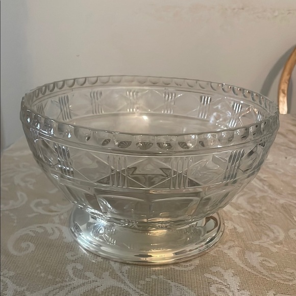 Elegant Vintage Clear Fruit Glass Bowl